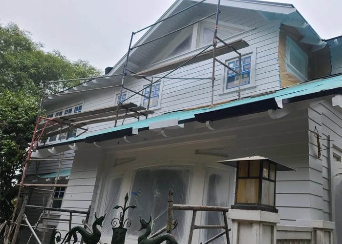 Installing rain gutters